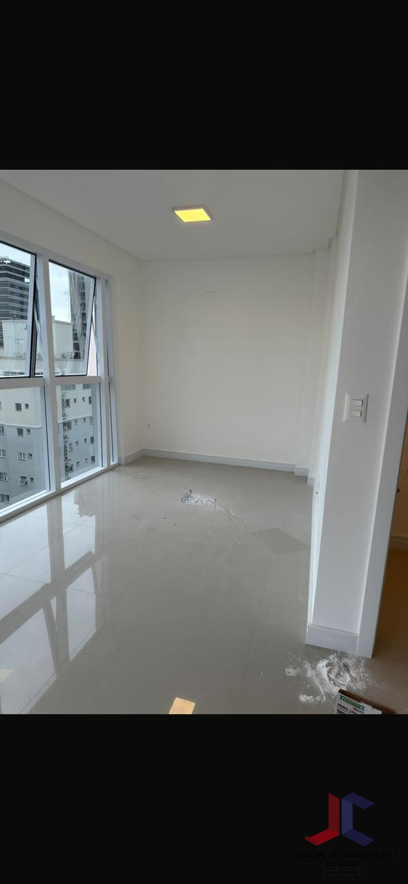 Apartamento a Venda em Itapema bairro Meia Praia