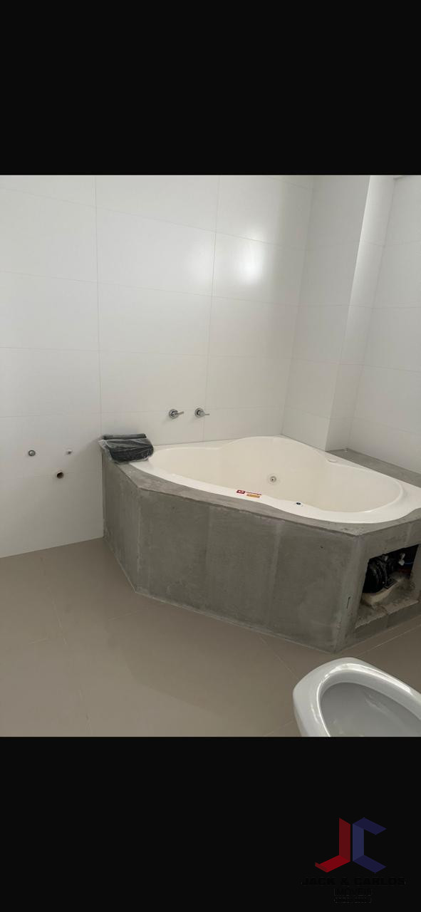 Apartamento a Venda em Itapema bairro Meia Praia