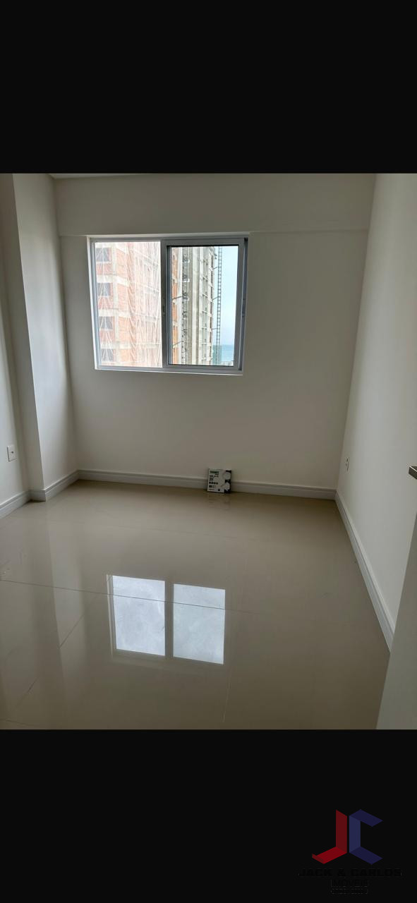 Apartamento a Venda em Itapema bairro Meia Praia